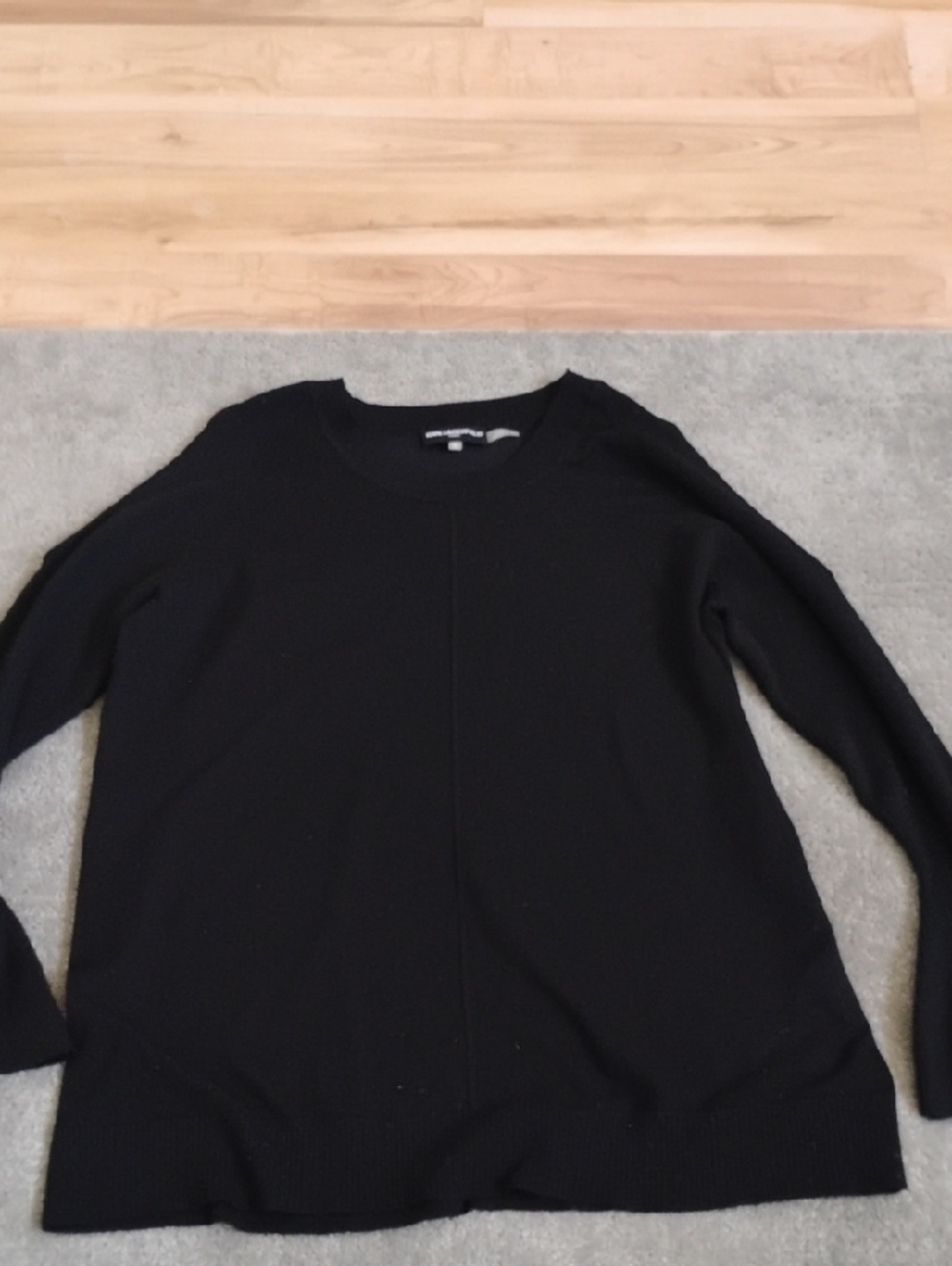 Karl Lagerfeld Paris Women's Black Crewneck Pullover.  Long Sleeves. XL